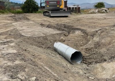 Toncar laying pipe