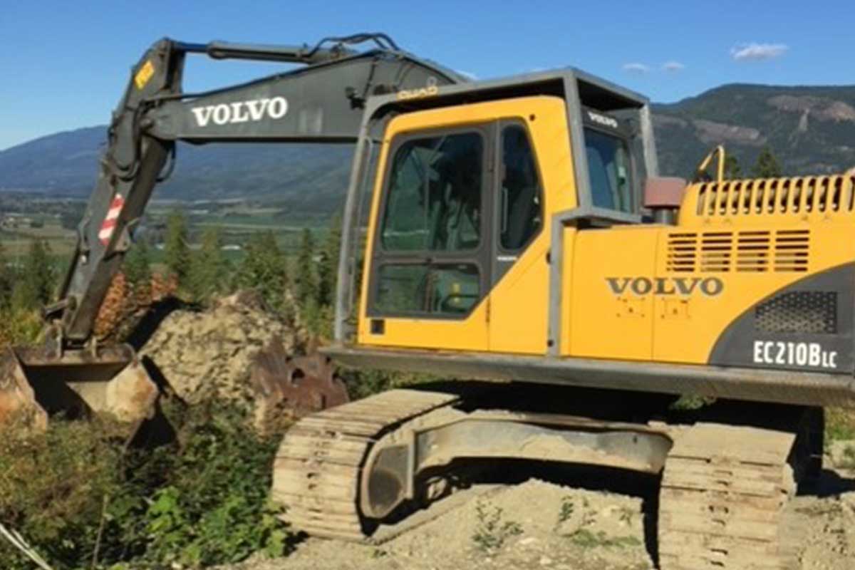 Toncar volvo digger lots of shadow